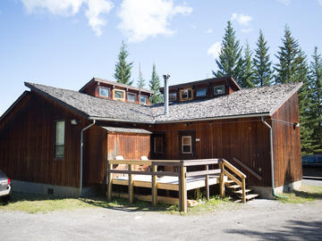 Accommodation at Barrier Lake Field Station.