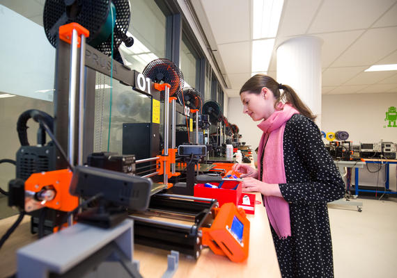 Schulich engineering student performing research.