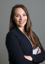 Alina Cox Headshot